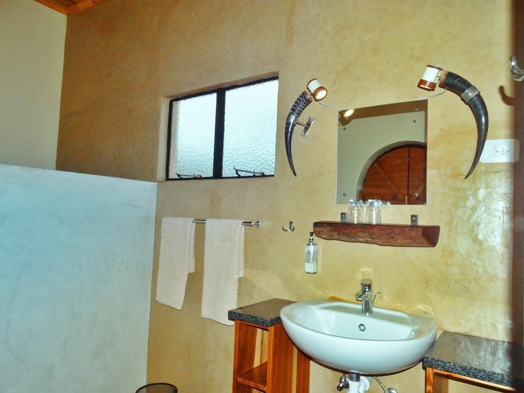 Ovita Wildlife Restcamp Okazize Bilik gambar