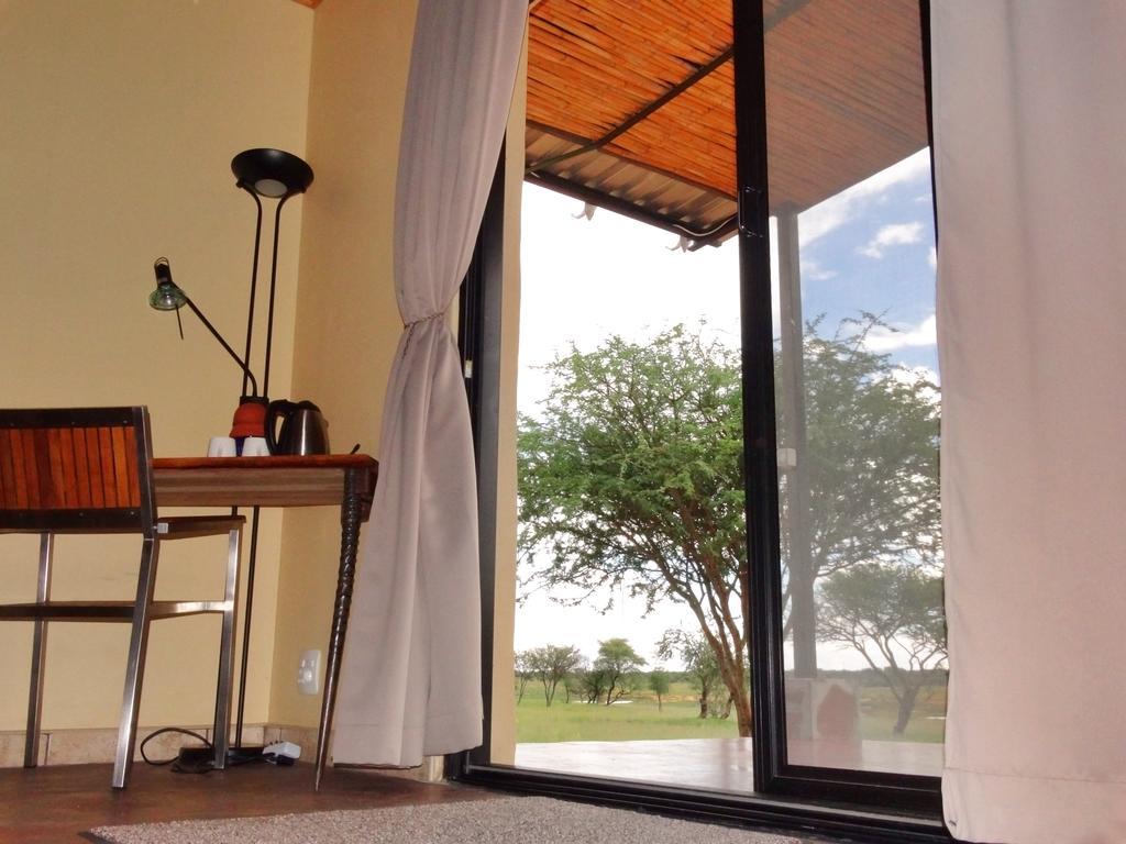 Ovita Wildlife Restcamp Okazize Bilik gambar